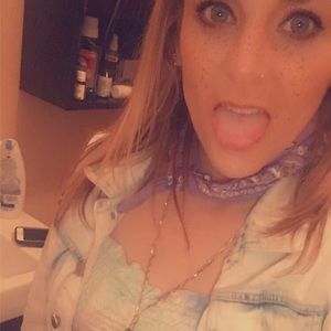 Meet your Posher, Crystal